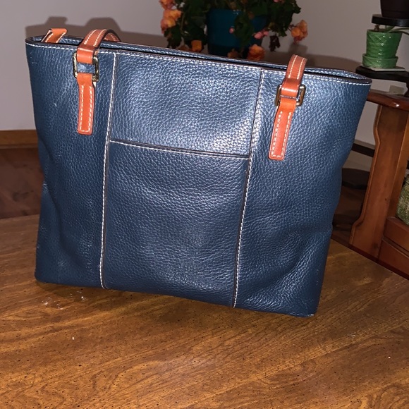 Dooney & Bourke Market Tote in Navy - Picture 3 of 10
